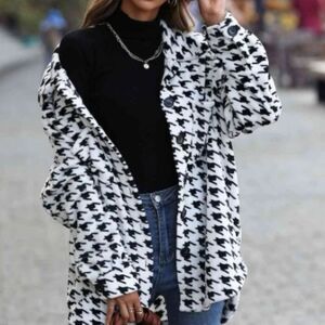 HERSY Houndstooth Black and White Button Down Shirt Jacket in Size L